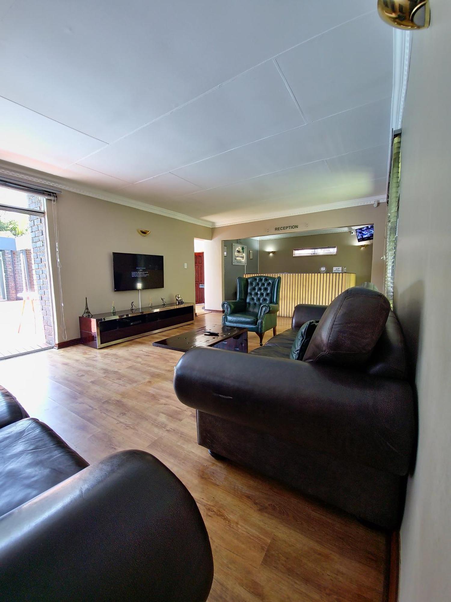 Fm Guest Lodge Comfort, Tranquility & Peace Of Mind Johannesburg Exterior photo