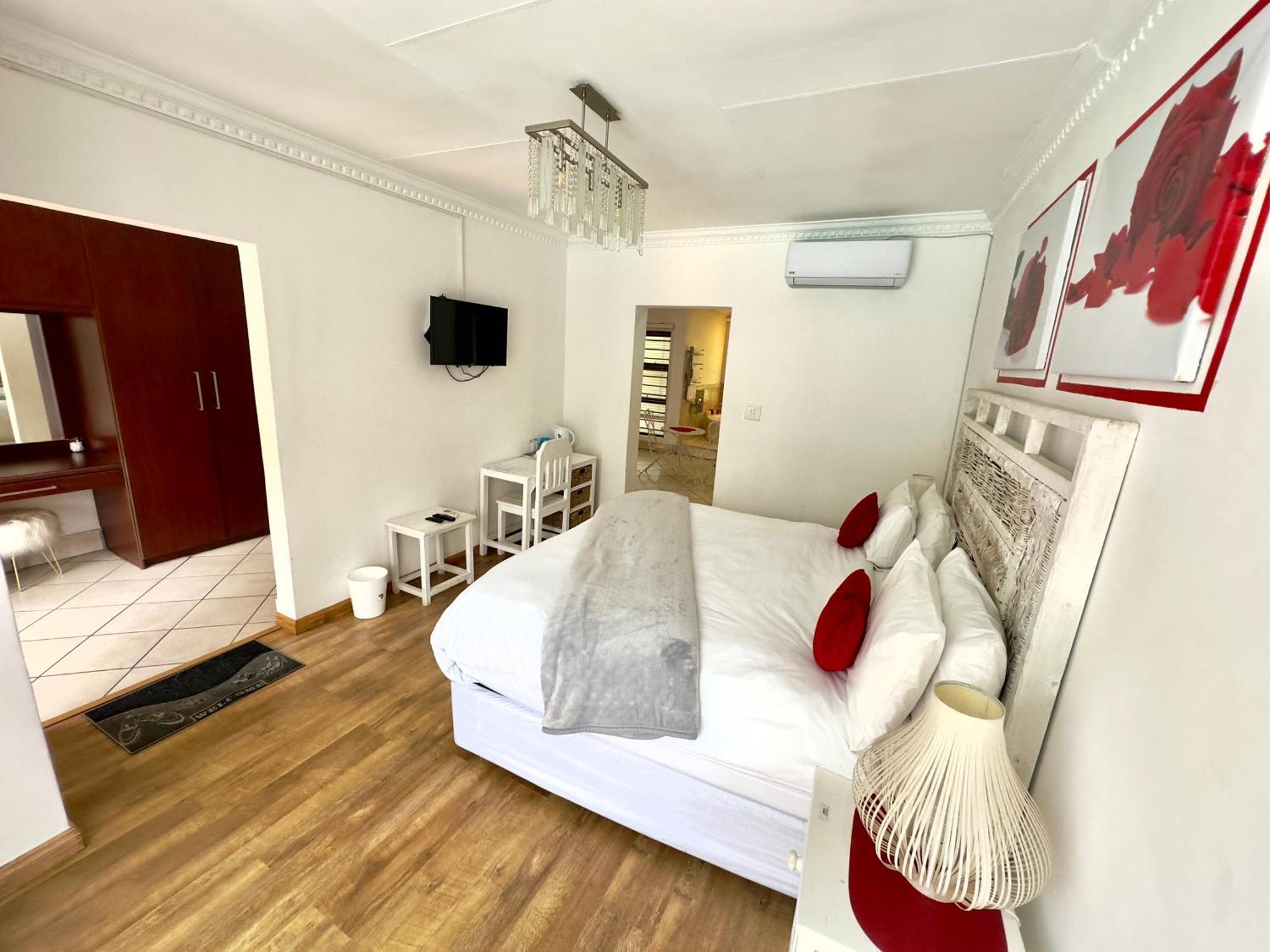 Fm Guest Lodge Comfort, Tranquility & Peace Of Mind Johannesburg Exterior photo